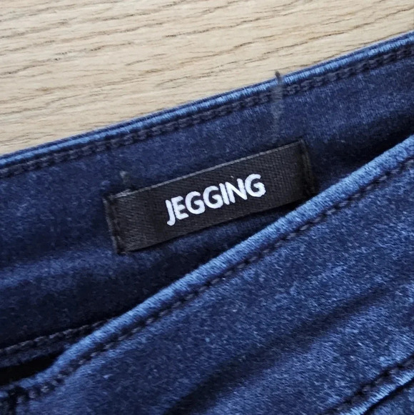 High Rise Capri - Picture 4 of 10